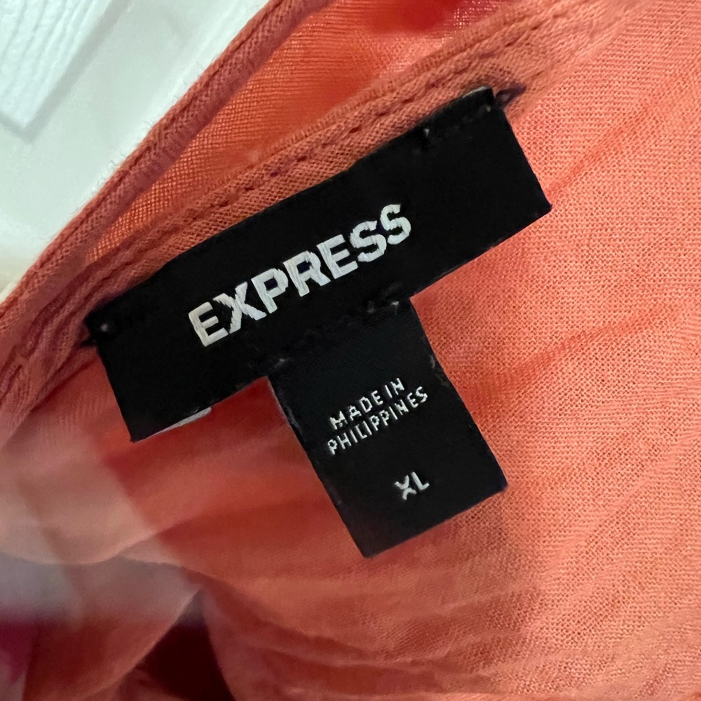 Express Cut-out Pattern Top - Picture 5 of 5